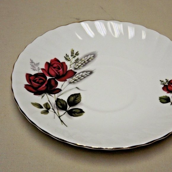 Royal Dover Bone China England Red Roses Pattern Tea Cup and Saucer - Picture 4 of 14